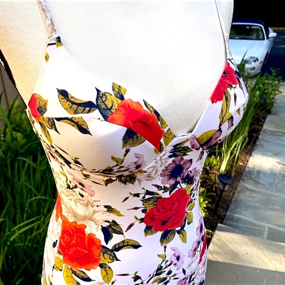 CUPSHE — S.🌹Beautiful One-Piece Swimsuit, ADORNED with Roses!🌹SO Pretty —NWOT - Picture 5 of 12